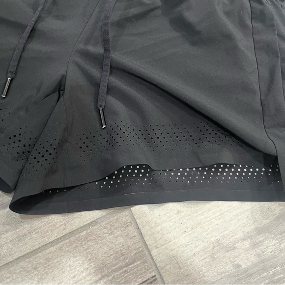 Athleta Baja Short 2.0 Laser Cut Shorts Lightweight Drawstring Zipper Shorts 2 - Picture 4 of 10